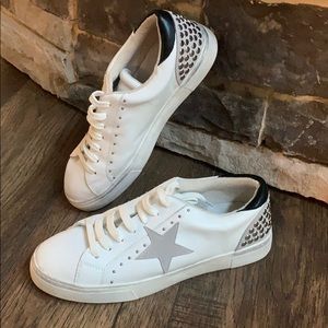 Distressed steve maddens !